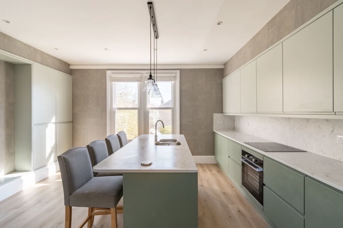 Kitchen & Island
